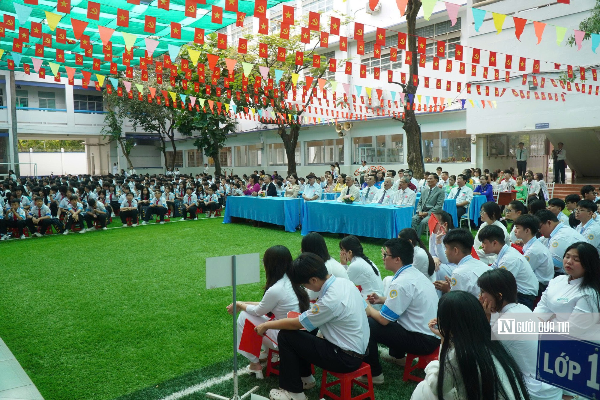 Tp.HCM: Học sinh, sinh viên náo nức bước vào năm học mới- Ảnh 20.