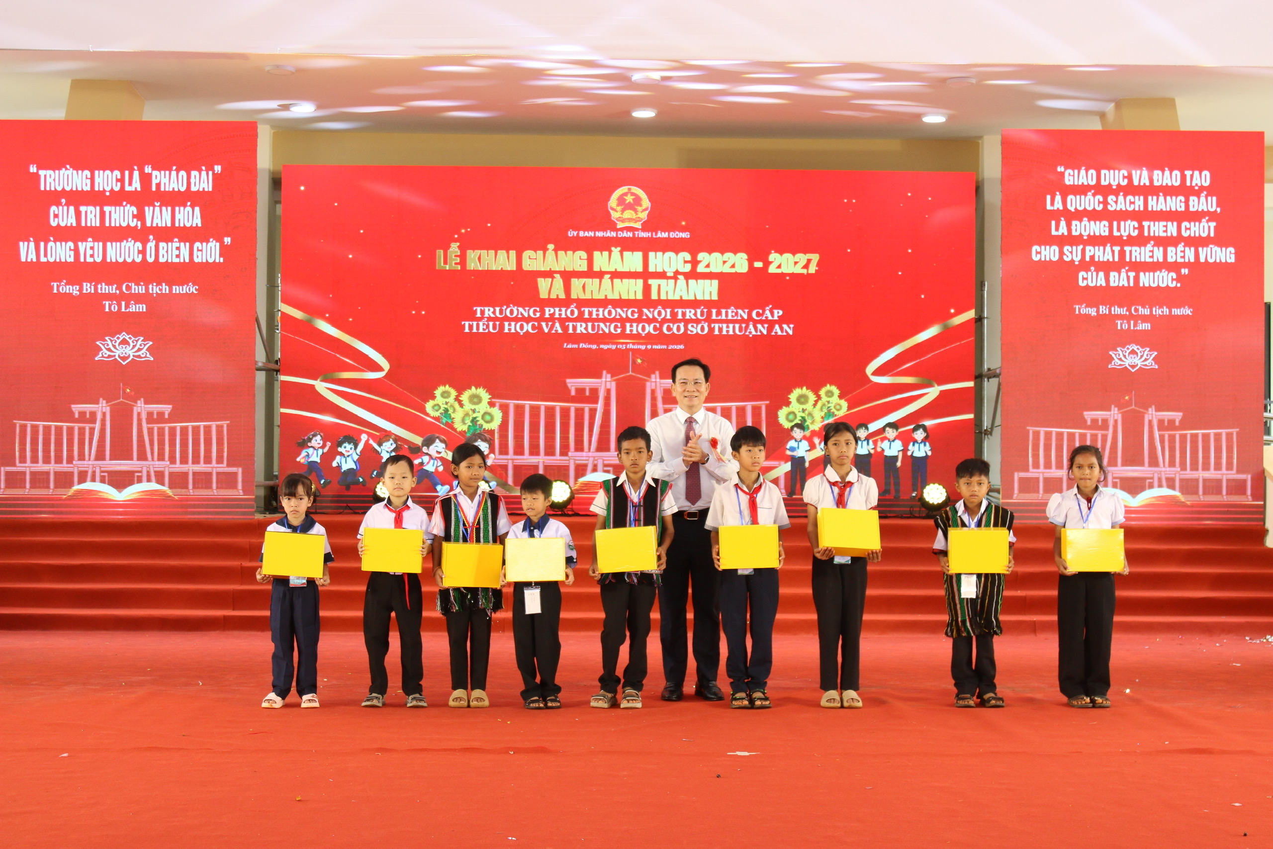 Những ngôi trường vùng biên Lâm Đồng cùng đón năm học mới- Ảnh 1.
