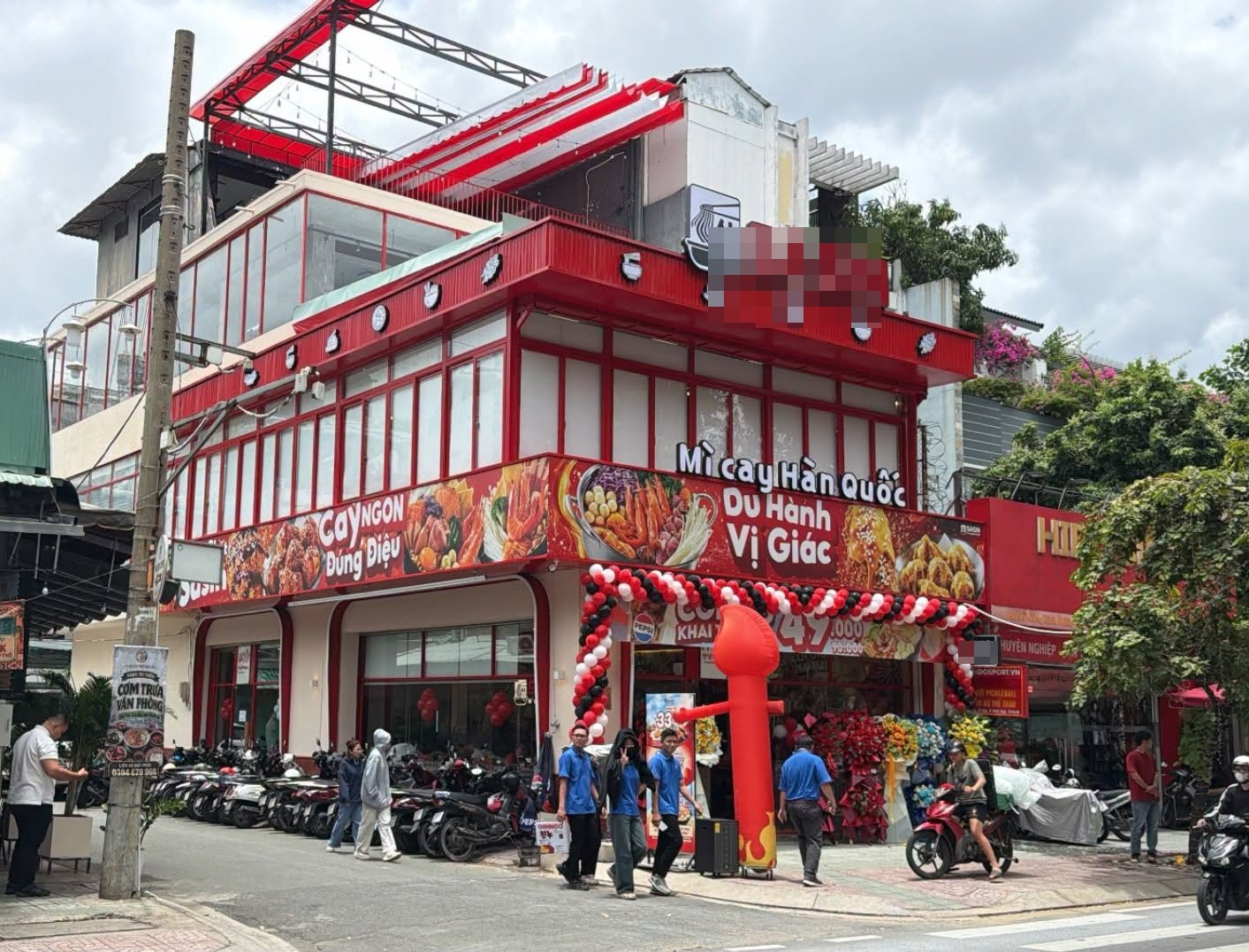 Qu&yacute; &ocirc;ng độc th&acirc;n vạn người m&ecirc; của l&agrave;ng giải tr&iacute; Việt đi b&aacute;n m&igrave;, sở hữu biệt thự v&agrave;i chục tỷ- Ảnh 2.