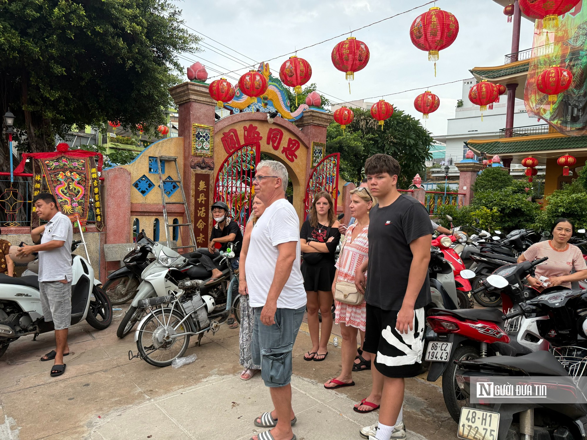 Người dân, du khách hòa mình vào Lễ hội Nghinh Ông ở Phan Thiết- Ảnh 4.