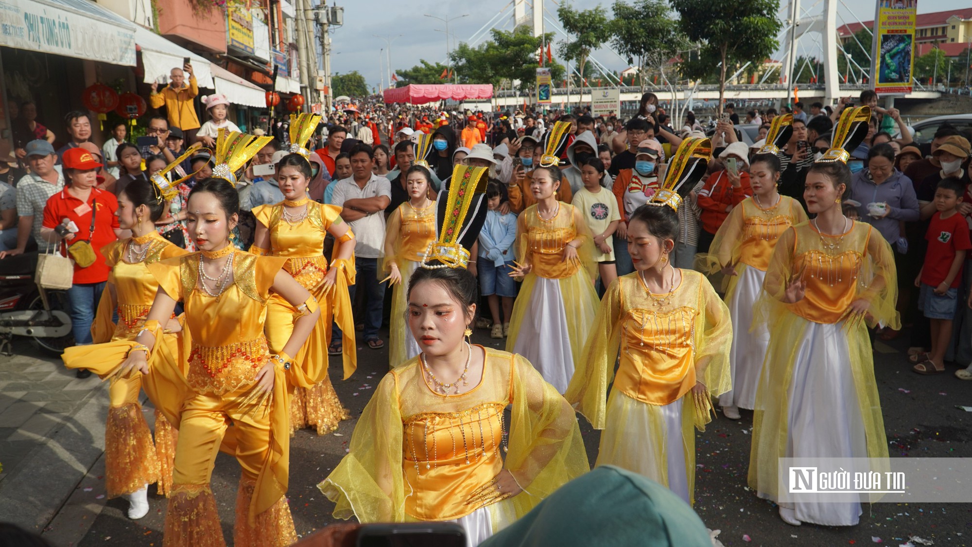Người dân, du khách hòa mình vào Lễ hội Nghinh Ông ở Phan Thiết- Ảnh 6.