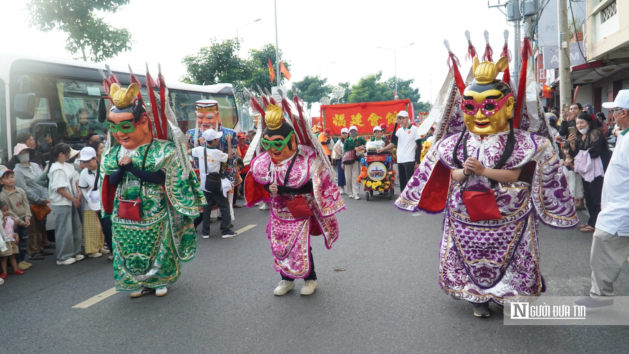 Người dân, du khách hòa mình vào Lễ hội Nghinh Ông ở Phan Thiết- Ảnh 7.