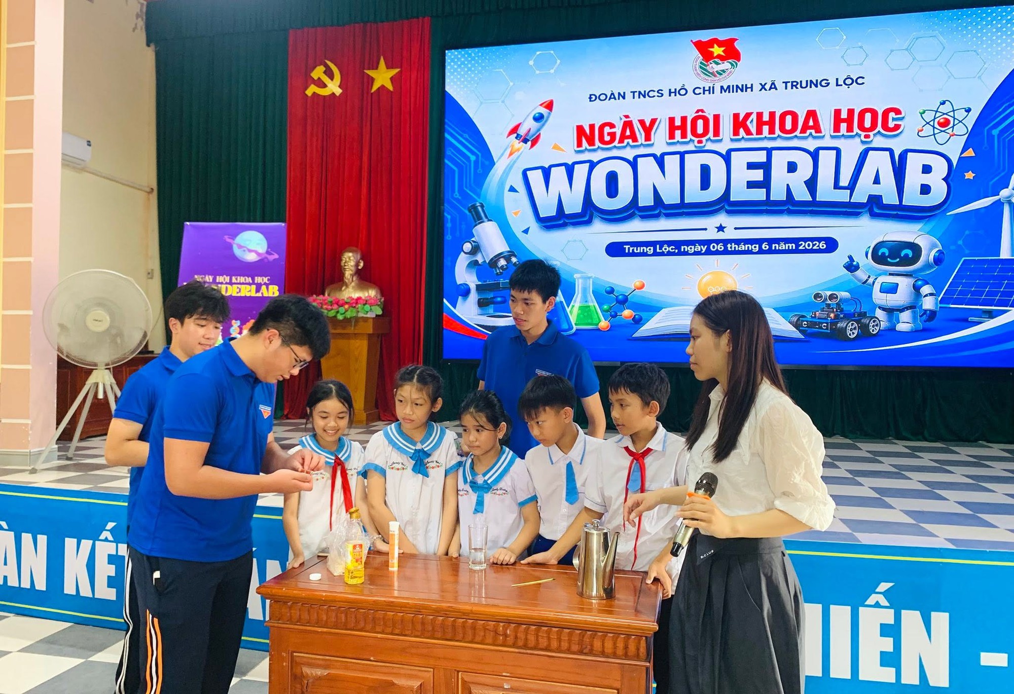 Nh&oacute;m học sinh trường chuy&ecirc;n H&agrave; Nội đưa khoa học đến gần trẻ em Nghệ An - Ảnh 3.