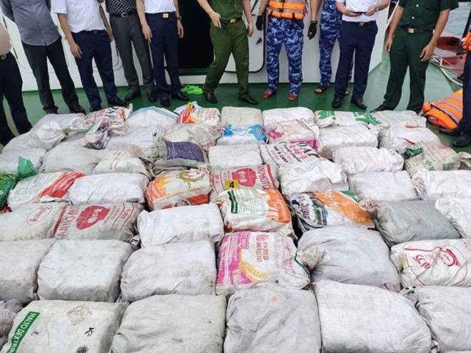 Triệt phá đường dây vận chuyển ma túy xuyên quốc gia, thu giữ 1,16 tấn ketamine giấu trên tàu cá- Ảnh 1.