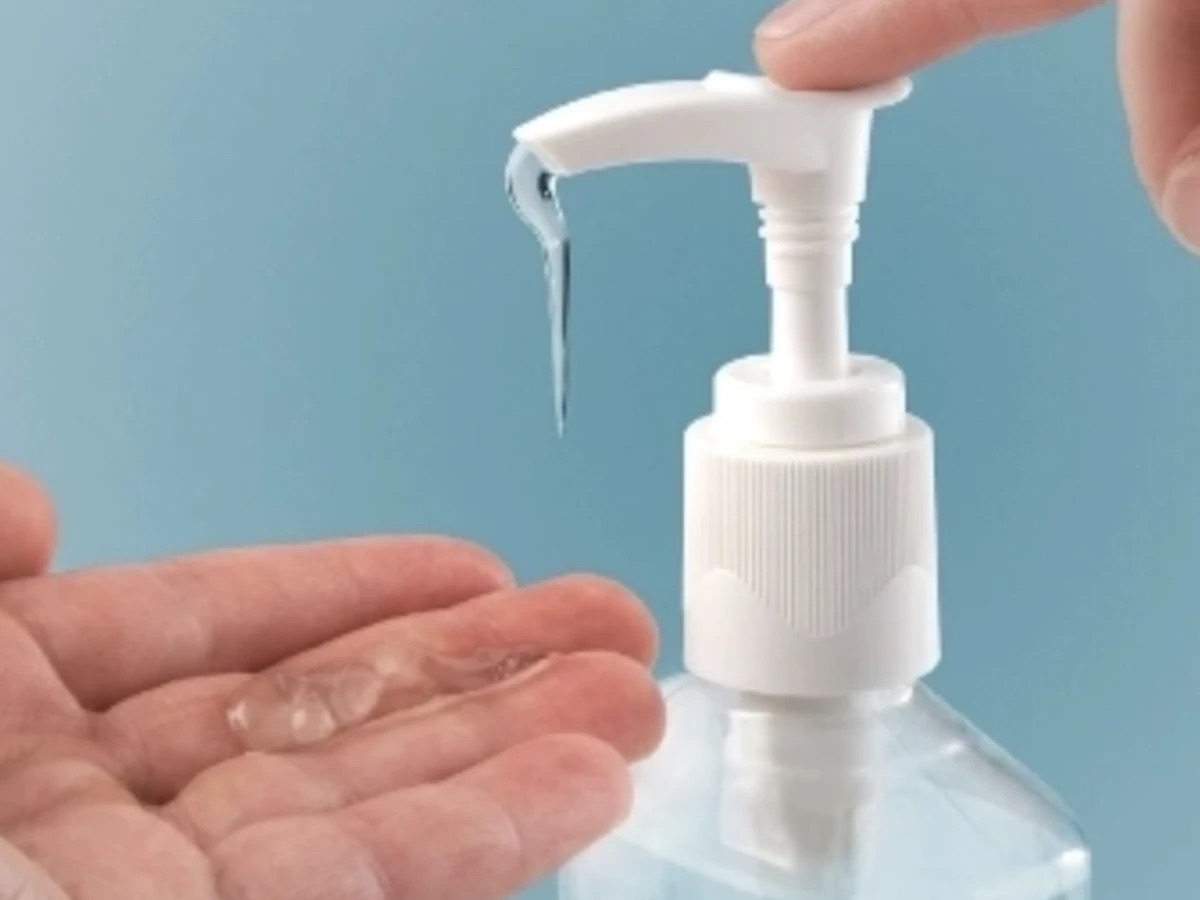 Bộ Y tế thu hồi trên toàn quốc hàng loạt dung dịch vệ sinh, sữa tắm, dầu gội- Ảnh 1.