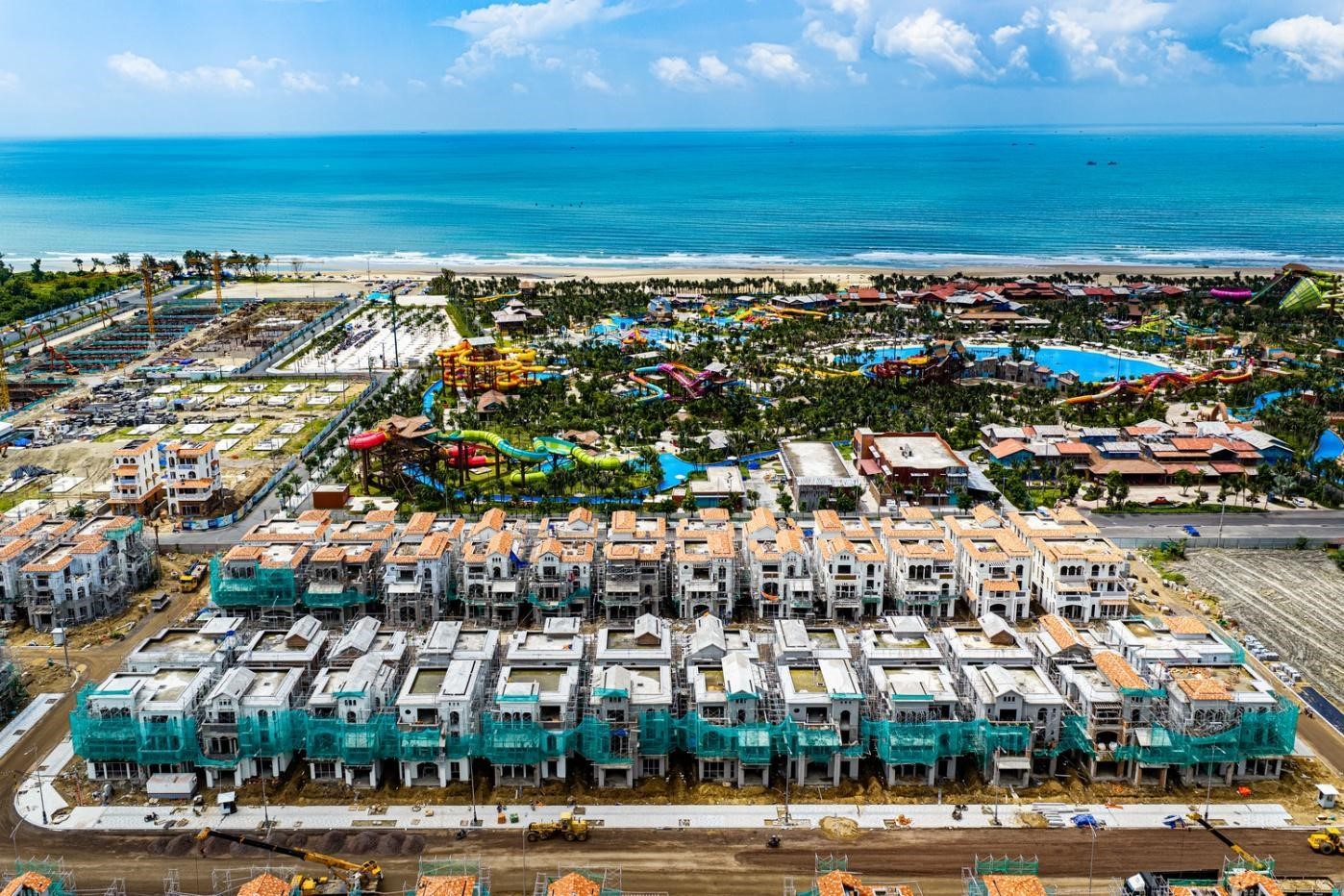 Hàng trăm căn nhà phố, biệt thự sắp hoàn thiện, Blanca City “thay da đổi thịt” sau hơn một năm- Ảnh 2.