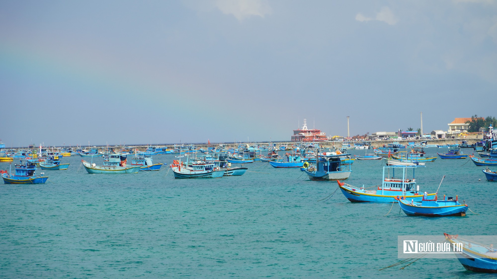 Thuyền trưởng kể lại giây phút 21 ngư dân trở về sau những ngày “nín thở” giữa biển động- Ảnh 7.