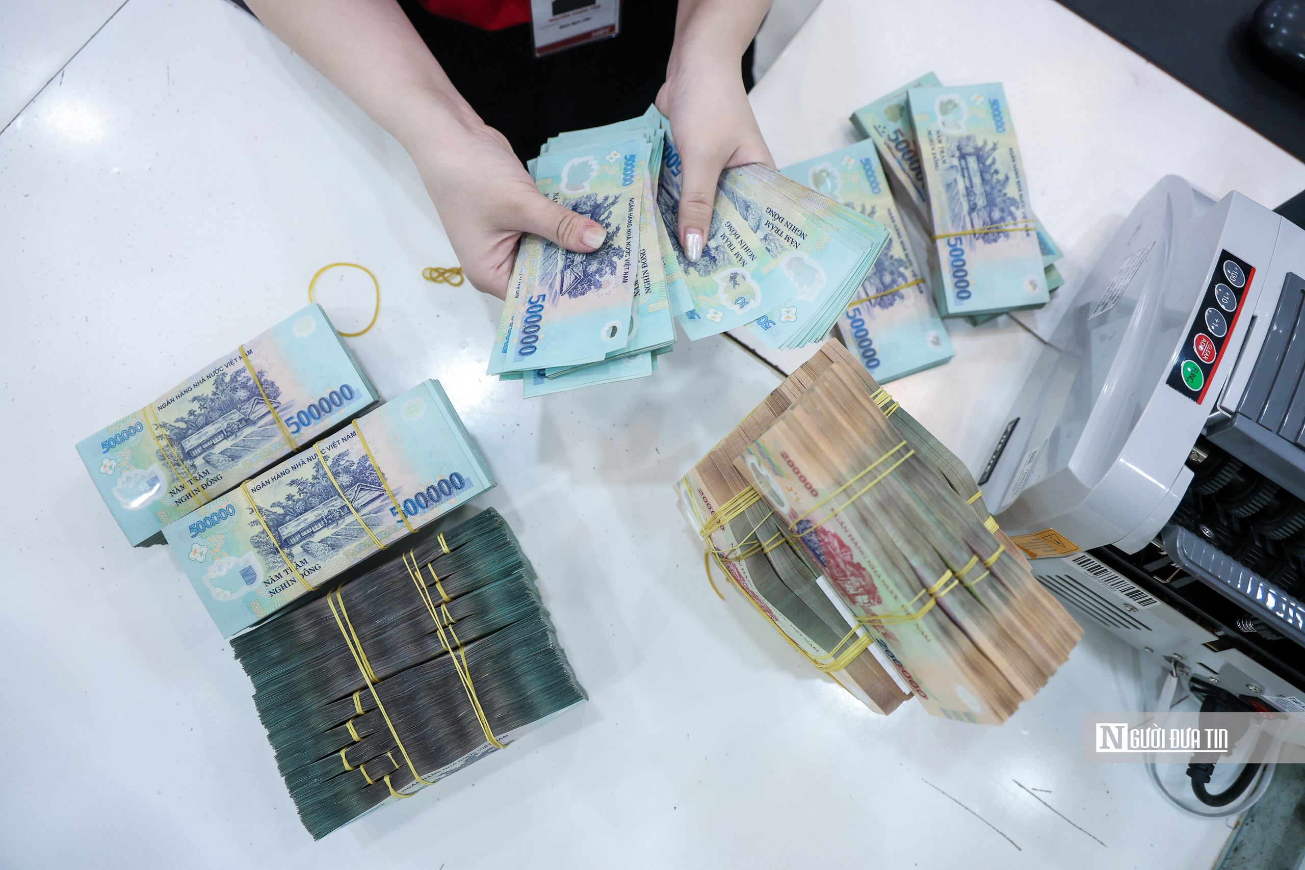Chính phủ đốc thúc Ngân hàng Nhà nước xử lý các ngân hàng yếu kém - Ảnh 1.