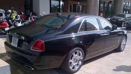 Ô tô-Xe máy - Siêu xe Rolls-Royce Ghost xuất hiện ở Nha Trang (Hình 2).