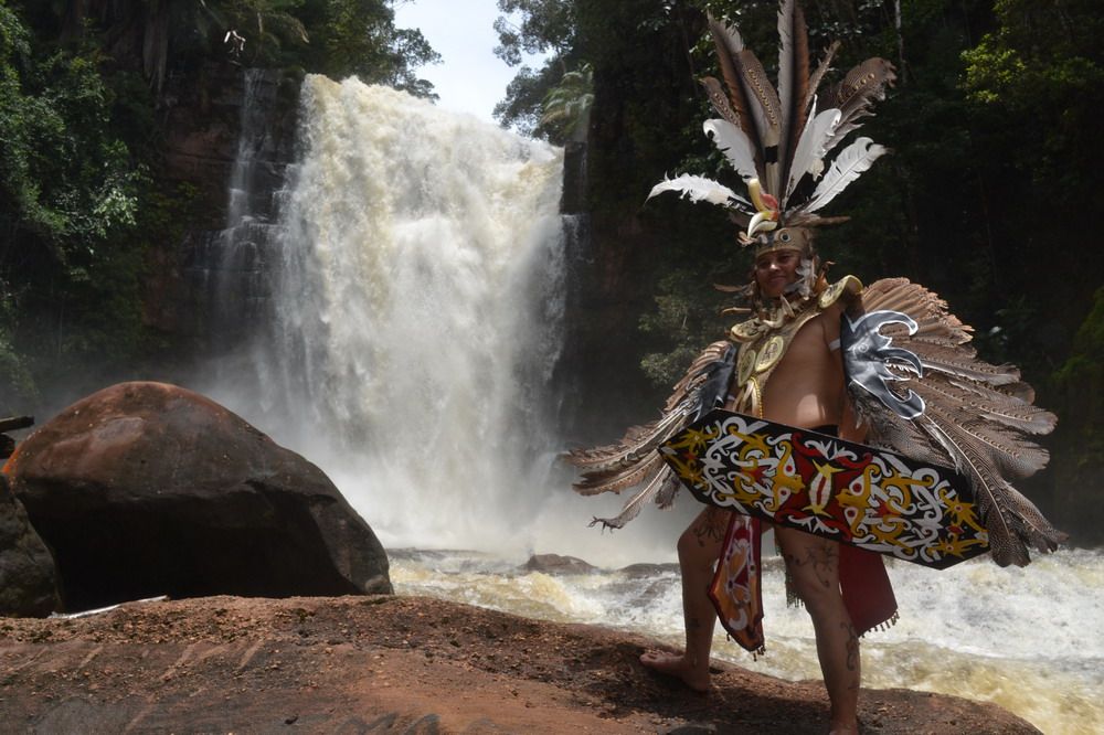 Lạ & Cười - Tộc người rất giống người Việt cổ trên đảo Borneo