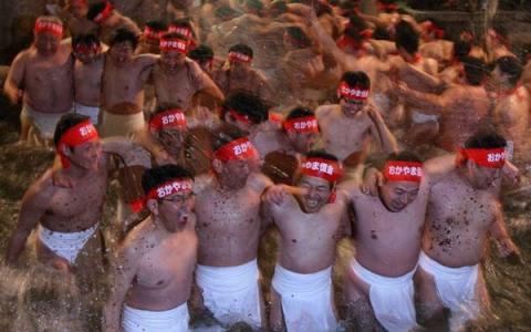 Lạ & Cười - Ngỡ ngàng dự ‘lễ hội khỏa thân’ ở Nhật Bản