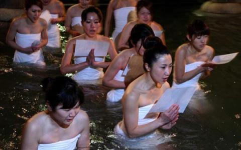 Lạ & Cười - Ngỡ ngàng dự ‘lễ hội khỏa thân’ ở Nhật Bản (Hình 10).