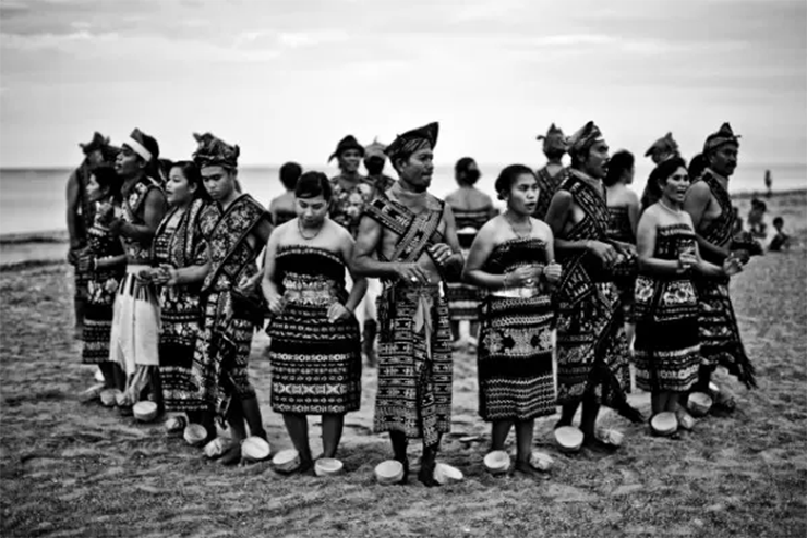 Văn hoá - Khám phá một Indonesia khác lạ qua những bức ảnh đen trắng (Hình 10).