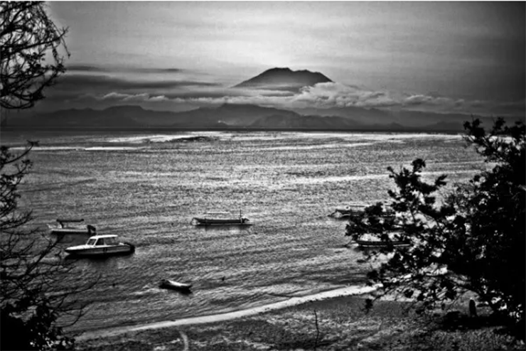 Văn hoá - Khám phá một Indonesia khác lạ qua những bức ảnh đen trắng (Hình 11).