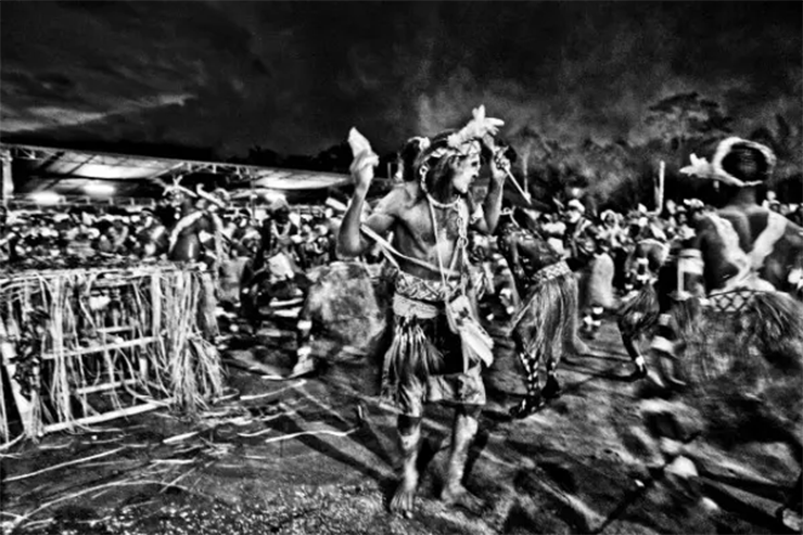 Văn hoá - Khám phá một Indonesia khác lạ qua những bức ảnh đen trắng (Hình 3).