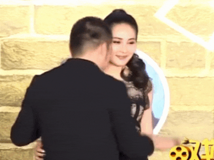 Dân mạng phẫn nộ với người đàn ông đòi ôm hôn cô gái trên phố đi bộ- Ảnh 2. Sao nam có hành vi khiếm nhã với bạn diễn nữ gây tranh cãi