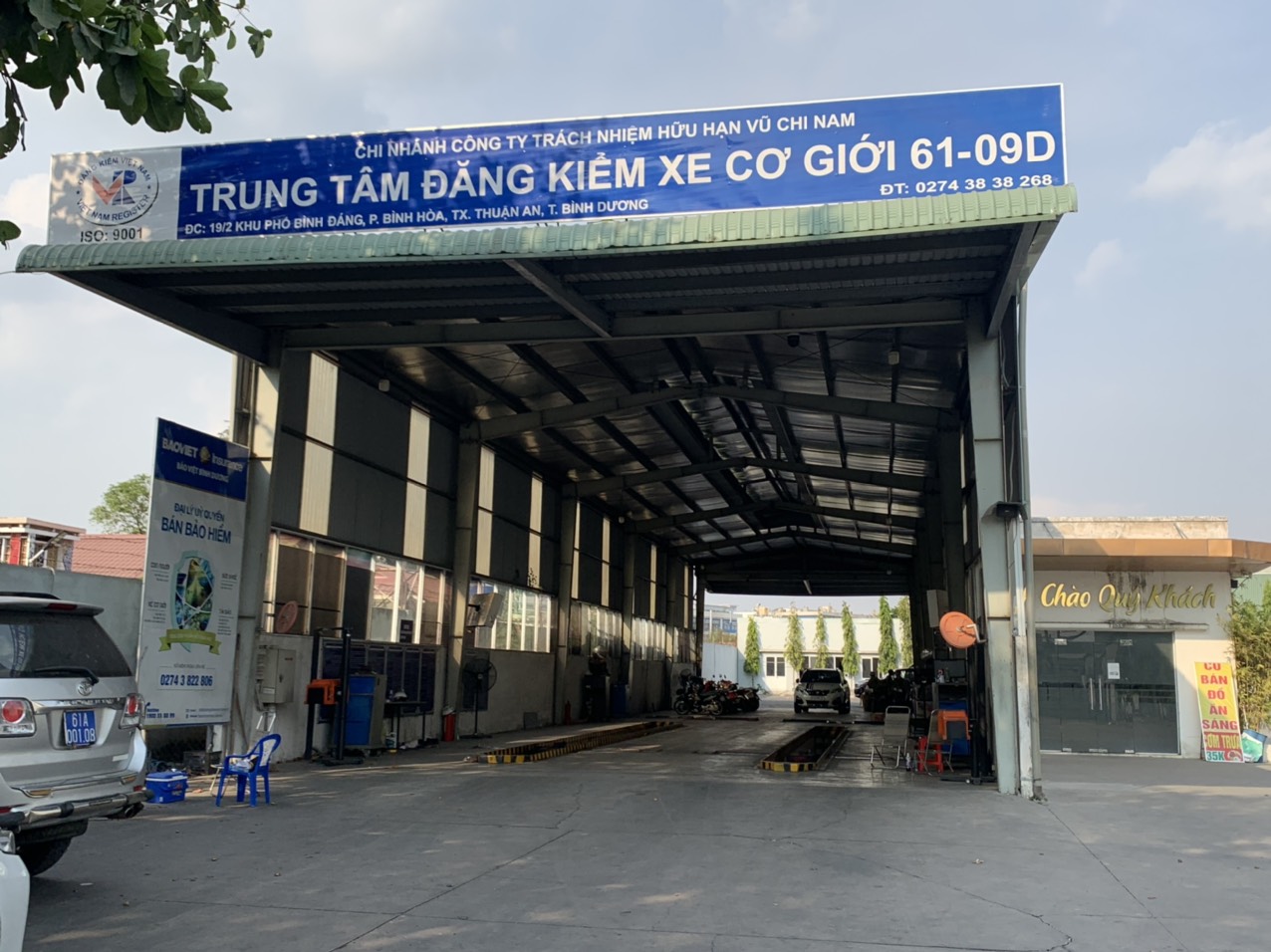 An ninh - Hình sự - Công an khám xét Trung tâm đăng kiểm xe 61-09D ở Bình Dương