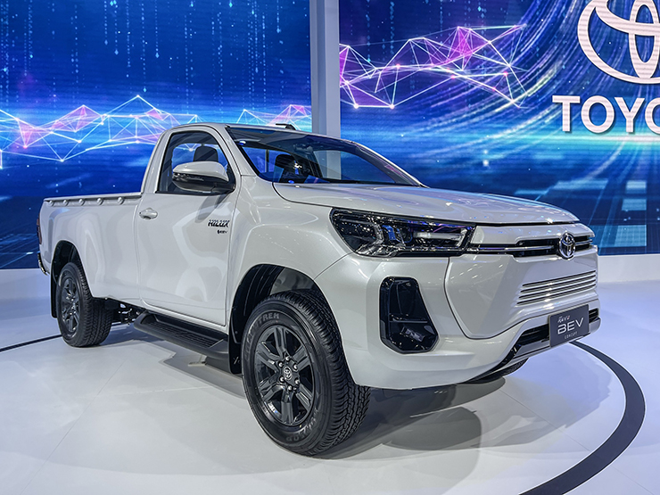 Không nên bỏ lỡ - Cận cảnh xe bán tải điện đầu tiên của Toyota tại BIMS 2023 (Hình 2).