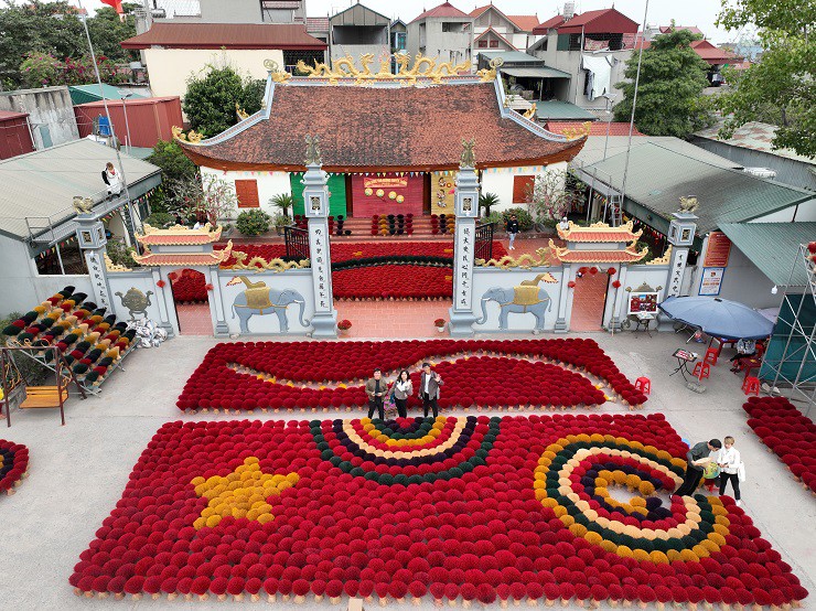 Toàn cảnh - Làng nghề đầy sắc màu hàng trăm năm tuổi, tất bật ngày cận Tết (Hình 12).