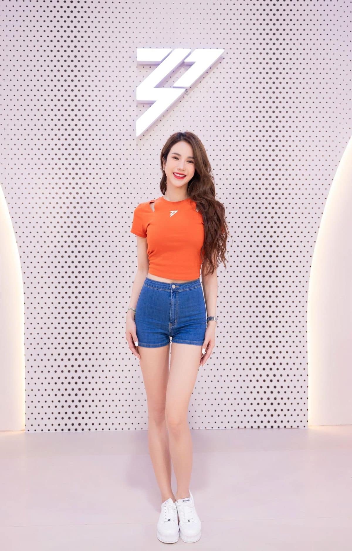 Giải trí - Chuyện đời tư nghệ sĩ bị phơi bày ở 'Chị đẹp đạp gió rẽ sóng' (Hình 3).