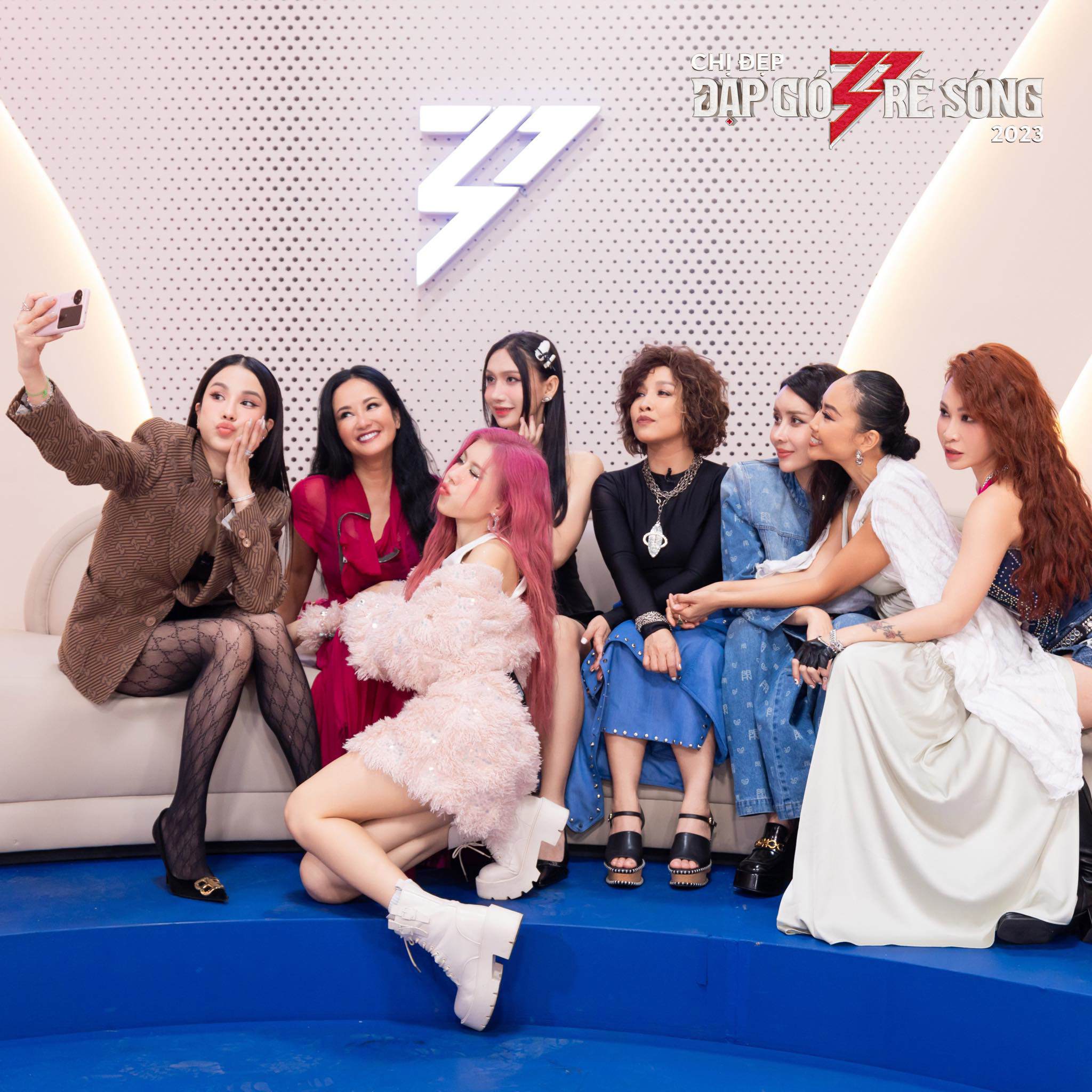 Giải trí - Chuyện đời tư nghệ sĩ bị phơi bày ở 'Chị đẹp đạp gió rẽ sóng'