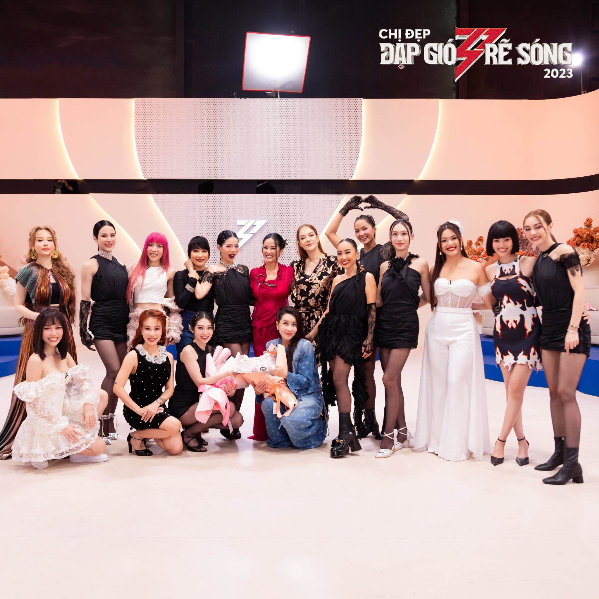 Giải trí - Chuyện đời tư nghệ sĩ bị phơi bày ở 'Chị đẹp đạp gió rẽ sóng' (Hình 6).