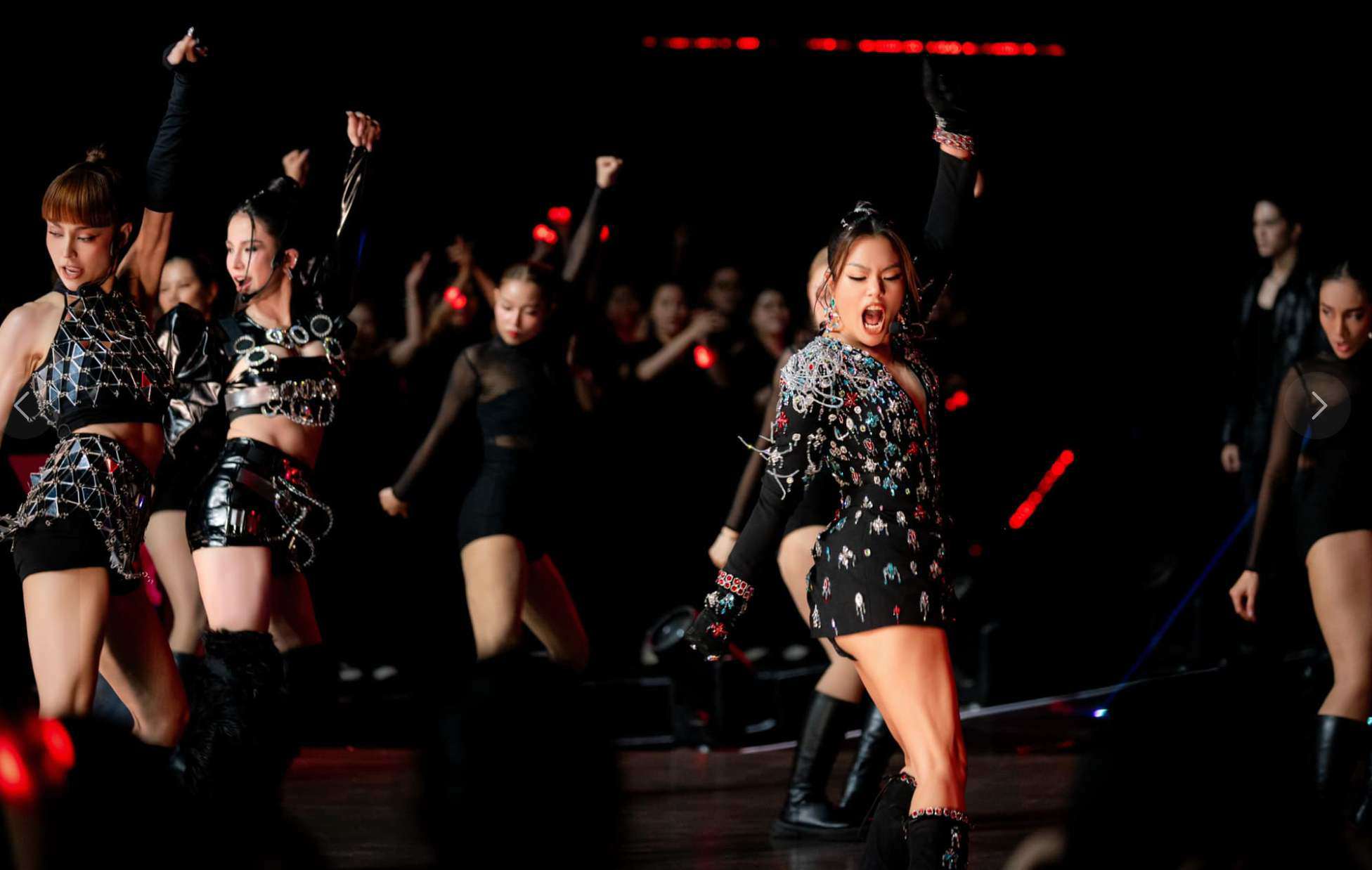 Văn hoá - Chị đẹp từng khóc khi 'bó bụng' 7 năm vì ám ảnh cân nặng, nay “thắt đáy lưng ong”