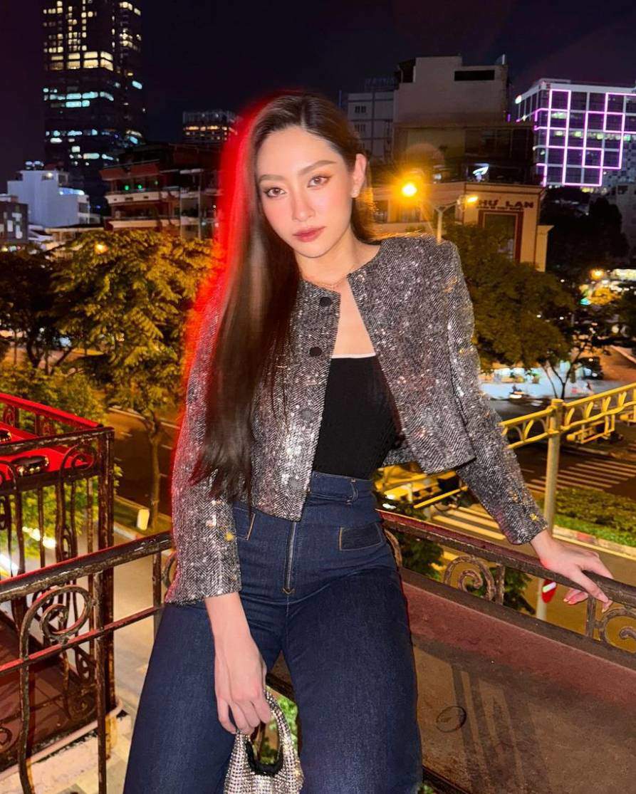 Giải trí - Danh tính 2 mỹ nhân múa lân gây sốt mạng xã hội là 2 nàng hoa hậu Việt đình đám? (Hình 6).