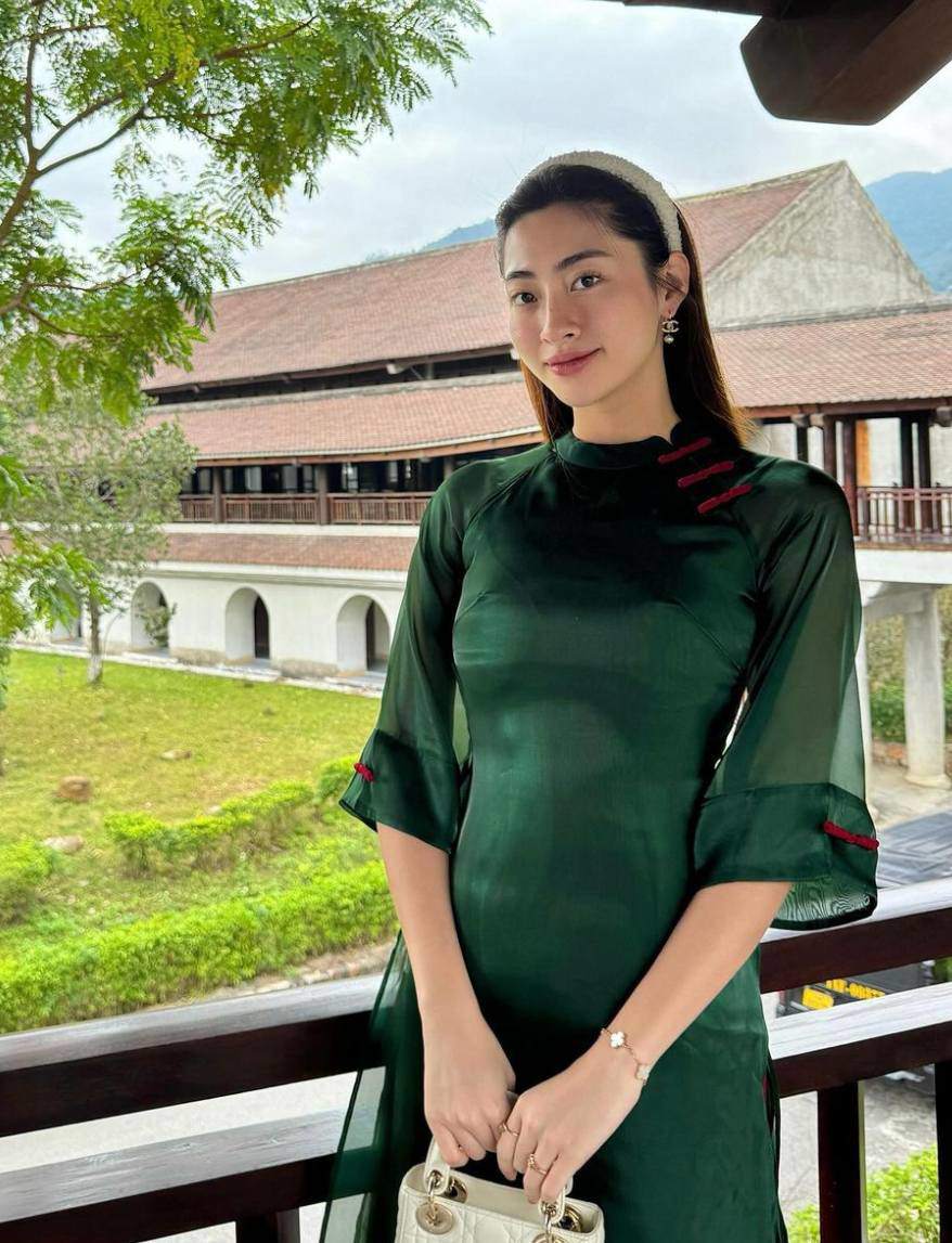 Giải trí - Danh tính 2 mỹ nhân múa lân gây sốt mạng xã hội là 2 nàng hoa hậu Việt đình đám? (Hình 3).