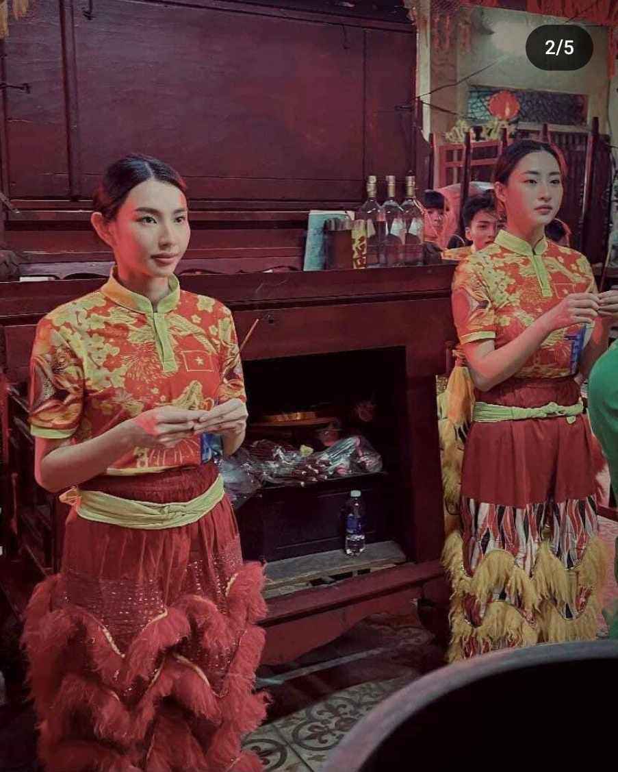 Giải trí - Danh tính 2 mỹ nhân múa lân gây sốt mạng xã hội là 2 nàng hoa hậu Việt đình đám? (Hình 2).