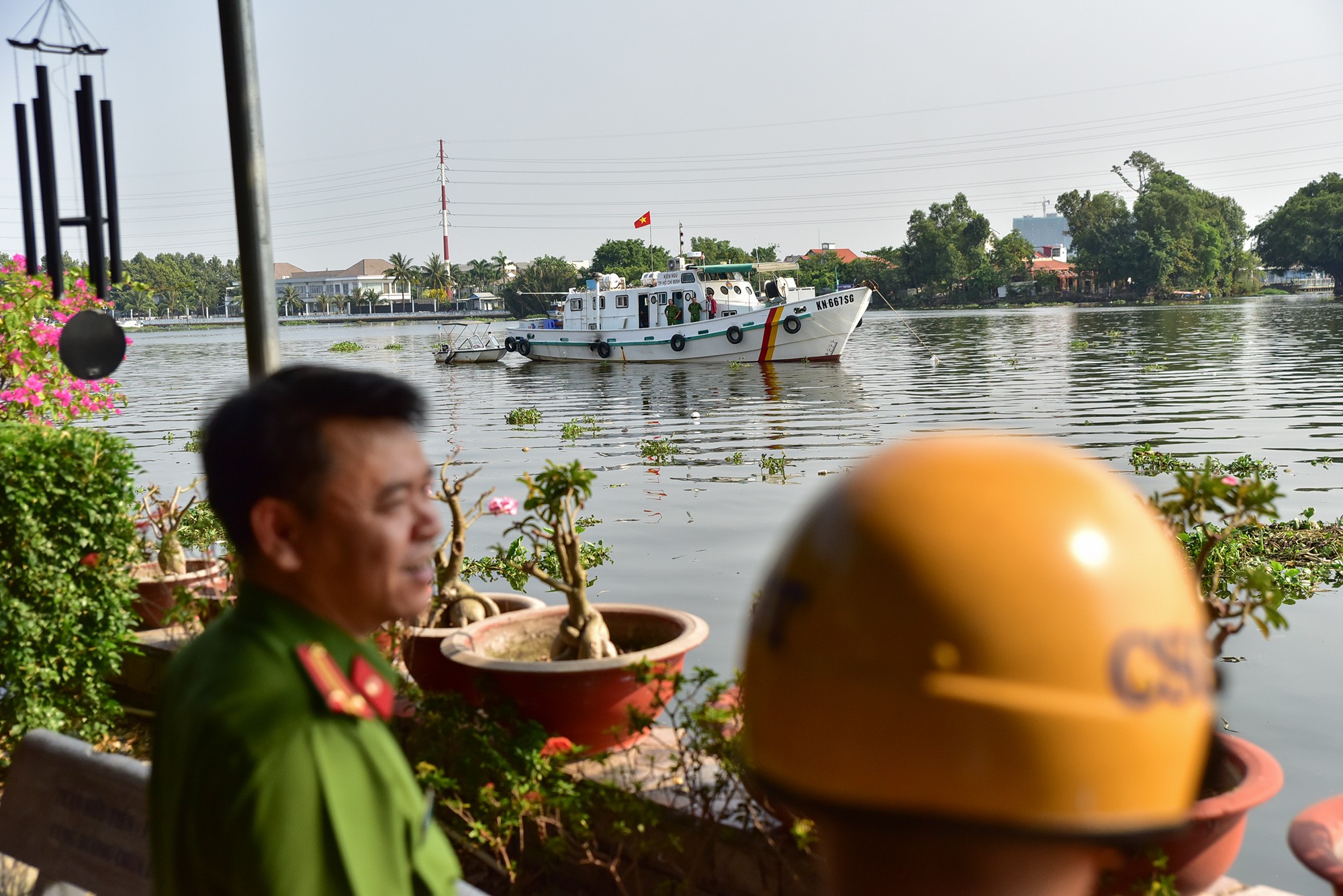 Pháp luật - Sau vụ “hỗn chiến” khi thả cá phóng sinh ở TP.HCM, nhóm chích điện đã “mất tích” (Hình 12).