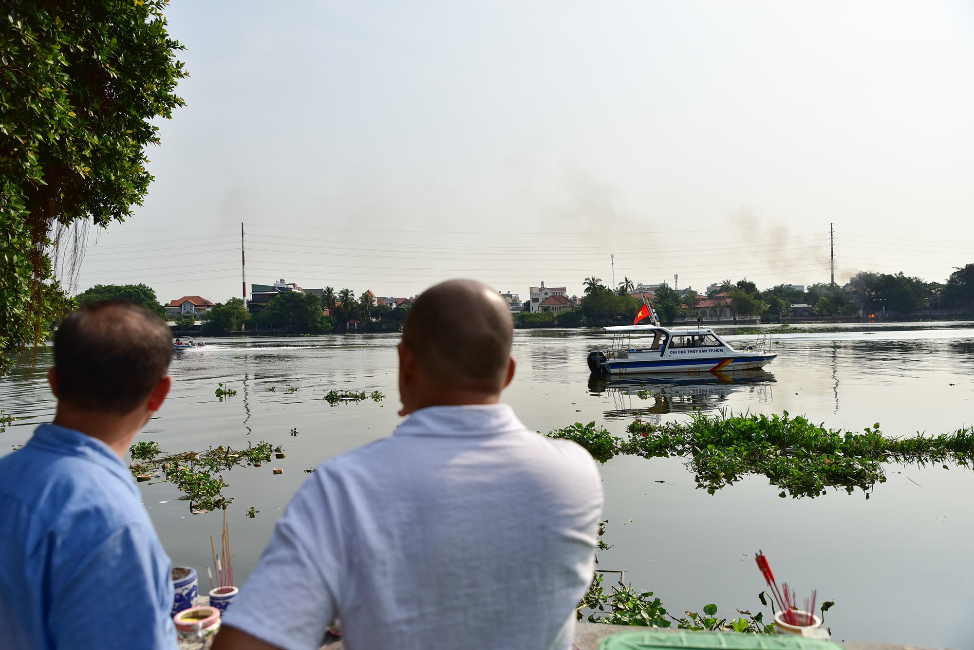 Pháp luật - Sau vụ “hỗn chiến” khi thả cá phóng sinh ở TP.HCM, nhóm chích điện đã “mất tích” (Hình 13).