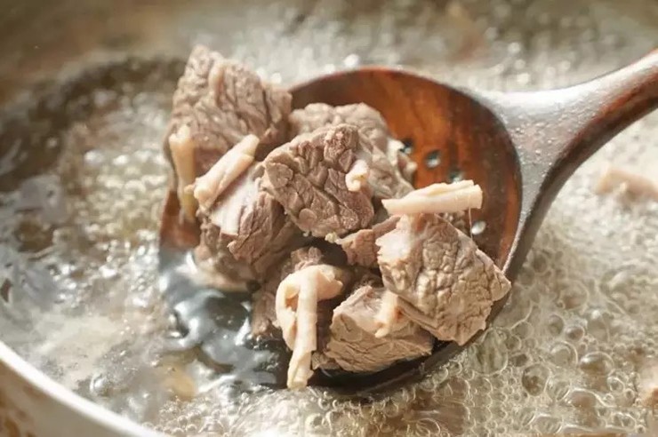 Đời sống - Thịt bò hầm 3 tiếng vẫn dai nhách, thêm 2 thứ này để thịt nhanh nhừ hơn (Hình 4).