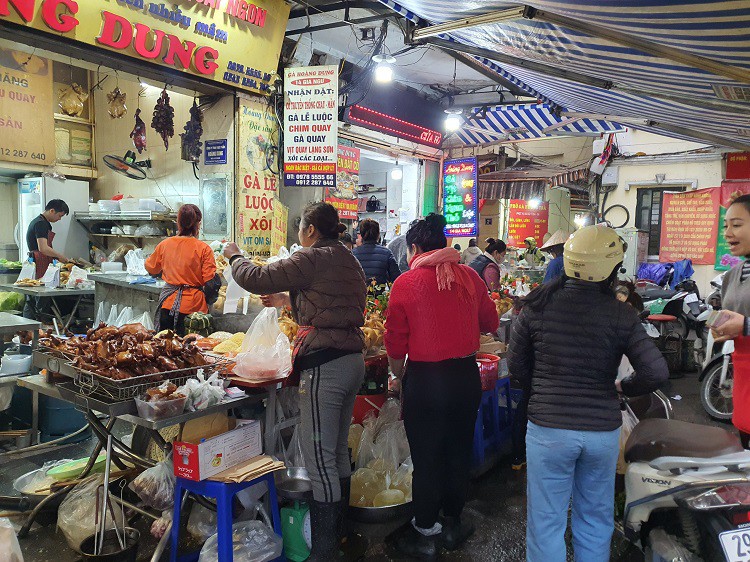 Dân sinh - “Đột nhập” khu “chợ nhà giàu” nức tiếng phố cổ Hà Nội ngày rằm tháng Giêng