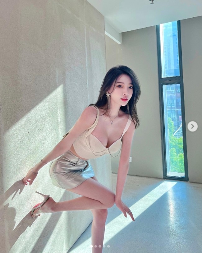 Gái xinh đẹp tự sướng - Xu hướng mới, góc khuất và ảnh hưởng tiêu cực trên mạng xã hội Việt Nam 3 Gái xinh đẹp tự sướng - Xu hướng mới, góc khuất và ảnh hưởng tiêu cực trên mạng xã hội Việt Nam