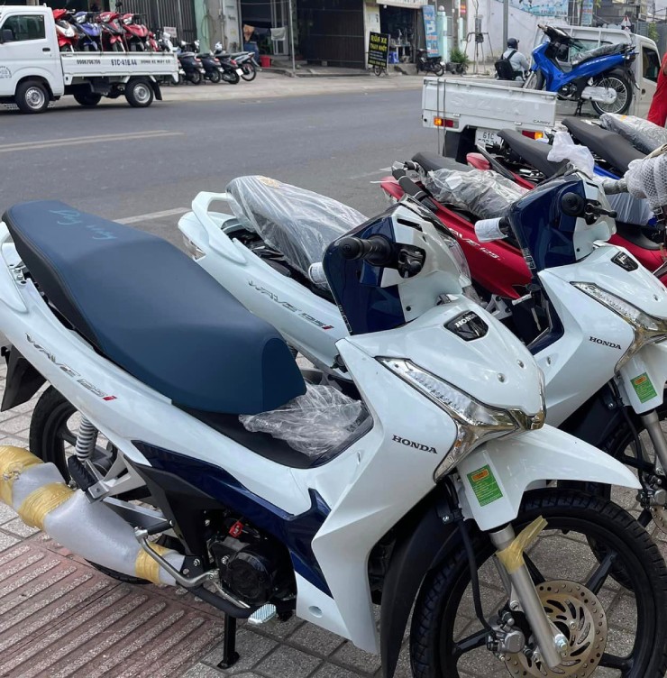 Không nên bỏ lỡ - Honda Wave 125i có gì mà giá đắt gấp đôi Honda Future FI?