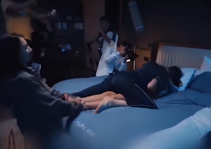 Văn hoá - Cảnh thân mật trong phim Trung Quốc đã lừa hàng tỷ khán giả thế này đây (Hình 8).