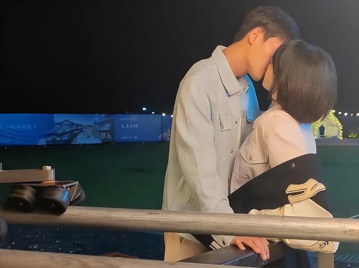 Văn hoá - Cảnh thân mật trong phim Trung Quốc đã lừa hàng tỷ khán giả thế này đây (Hình 10).