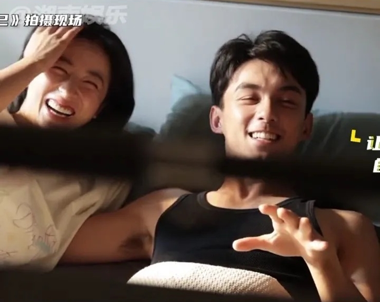 Văn hoá - Cảnh thân mật trong phim Trung Quốc đã lừa hàng tỷ khán giả thế này đây (Hình 2).