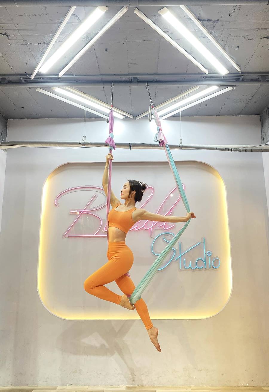 Văn hoá - Quỳnh Nga khoe đường cong điêu luyện với dáng "thuyền ra khơi" cực cuốn