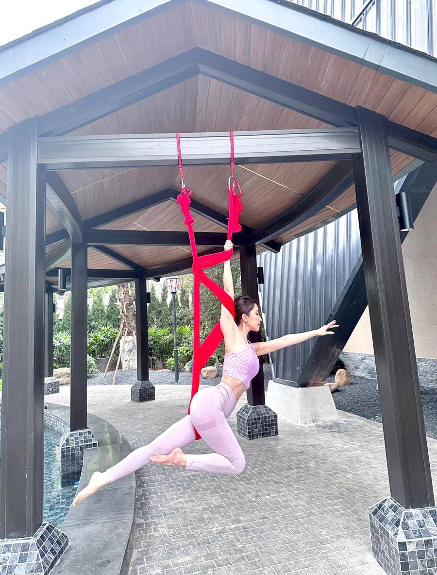 Văn hoá - Quỳnh Nga khoe đường cong điêu luyện với dáng "thuyền ra khơi" cực cuốn (Hình 2).