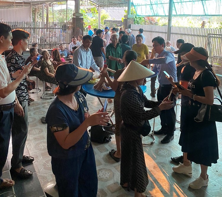 Dân sinh - Cận cảnh cặp nhung hươu “khổng lồ” được bán với giá gần 100 triệu đồng