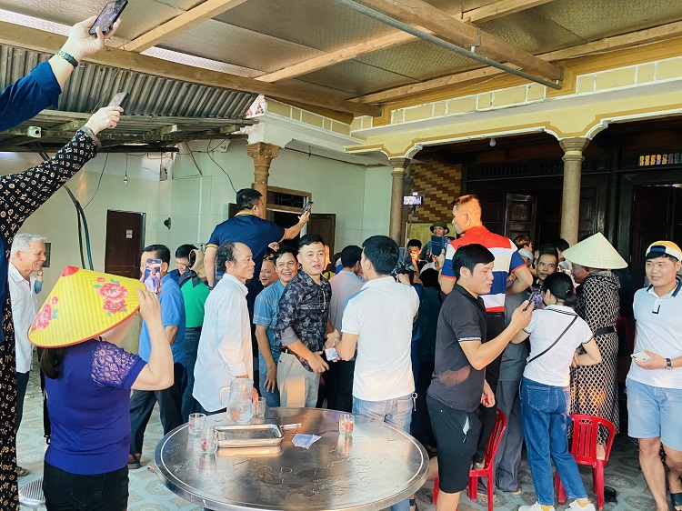 Dân sinh - Cận cảnh cặp nhung hươu “khổng lồ” được bán với giá gần 100 triệu đồng (Hình 2).