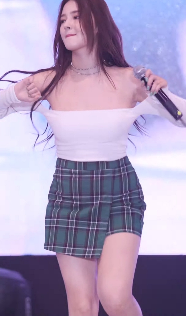 Văn hoá - Những vụ quay lén clip nhạy cảm gây bức xúc trong showbiz (Hình 3).