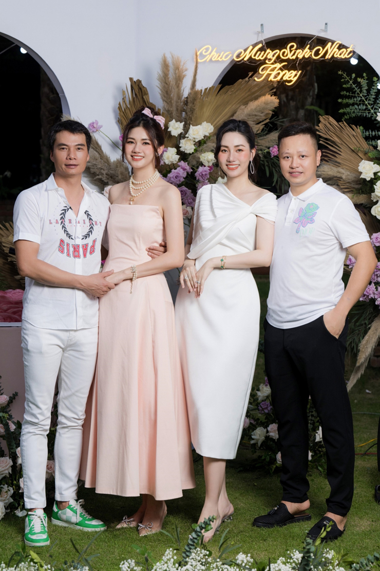 Văn hoá - Phương Oanh, "phú bà buồn lấy hột xoàn ra đếm" gây bất ngờ vì hình ảnh chân quê (Hình 14).