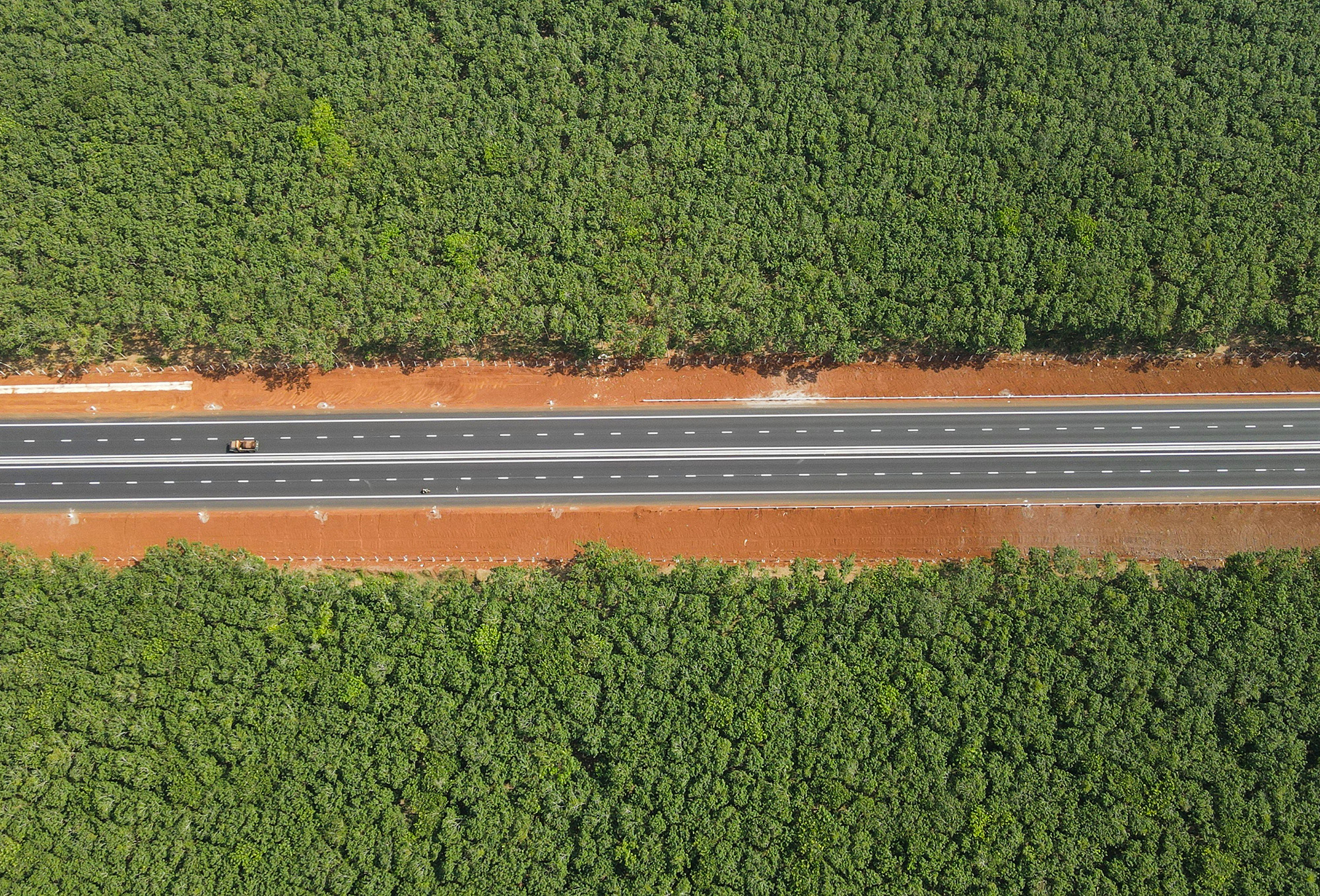 Sự kiện - Ảnh: Những đoàn xe đầu tiên chạy 99km cao tốc vừa khánh thành ở phía Nam (Hình 10).