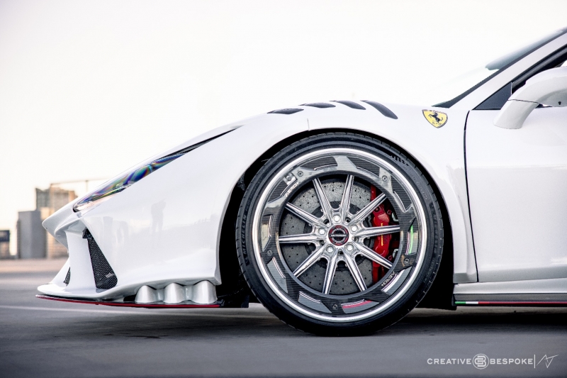 Không nên bỏ lỡ - Cận cảnh Ferrari F8 Spider độ Bespoke Carbon độc nhất thế giới (Hình 5).
