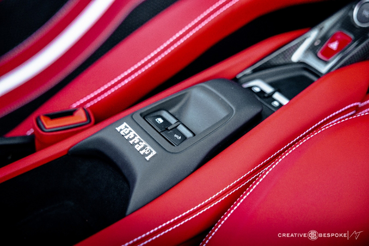 Không nên bỏ lỡ - Cận cảnh Ferrari F8 Spider độ Bespoke Carbon độc nhất thế giới (Hình 11).
