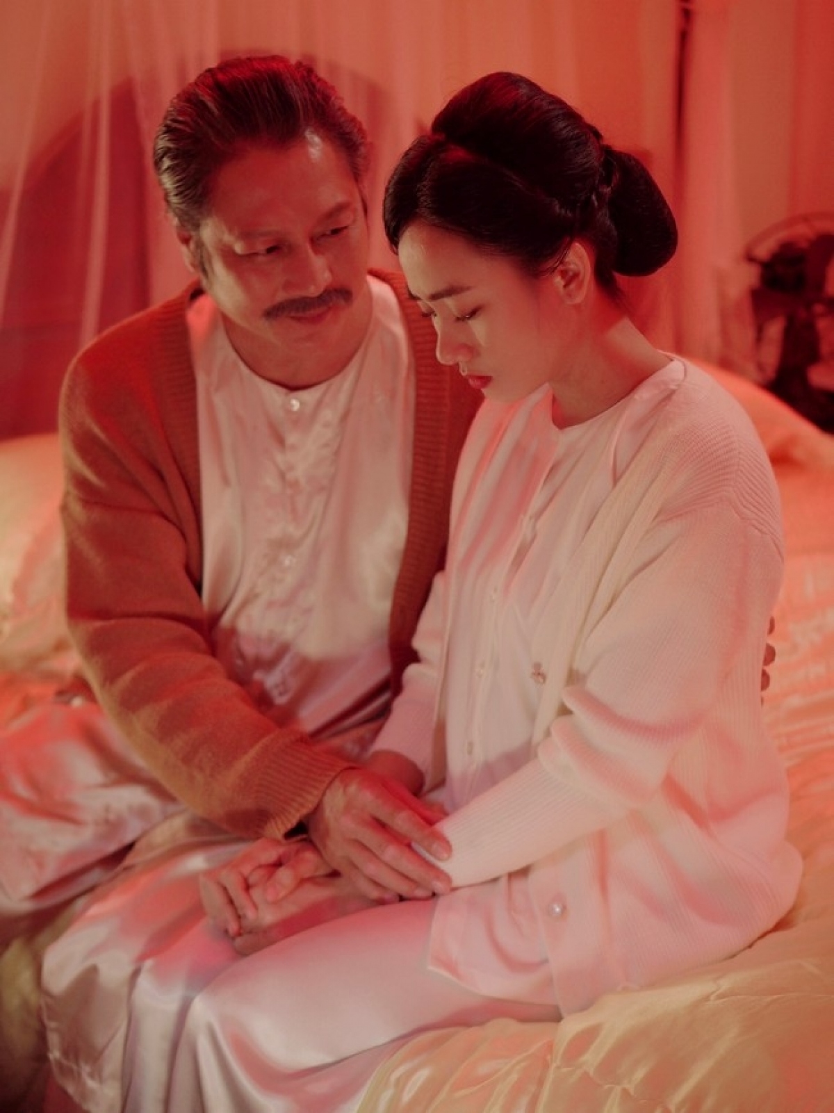 Văn hoá - Người đẹp Bình Định bật mí cảnh "nóng" với bạn diễn hơn 22 tuổi (Hình 3).