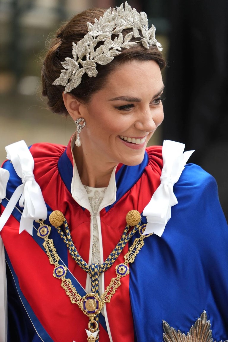 Văn hoá - Kate Middleton đeo chuỗi trang sức của Công nương Diana tại Lễ đăng quang